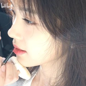 日韩女人大奶头特写视频
